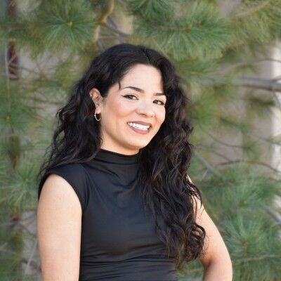avatar for Laura-Elena Porras-Holguin