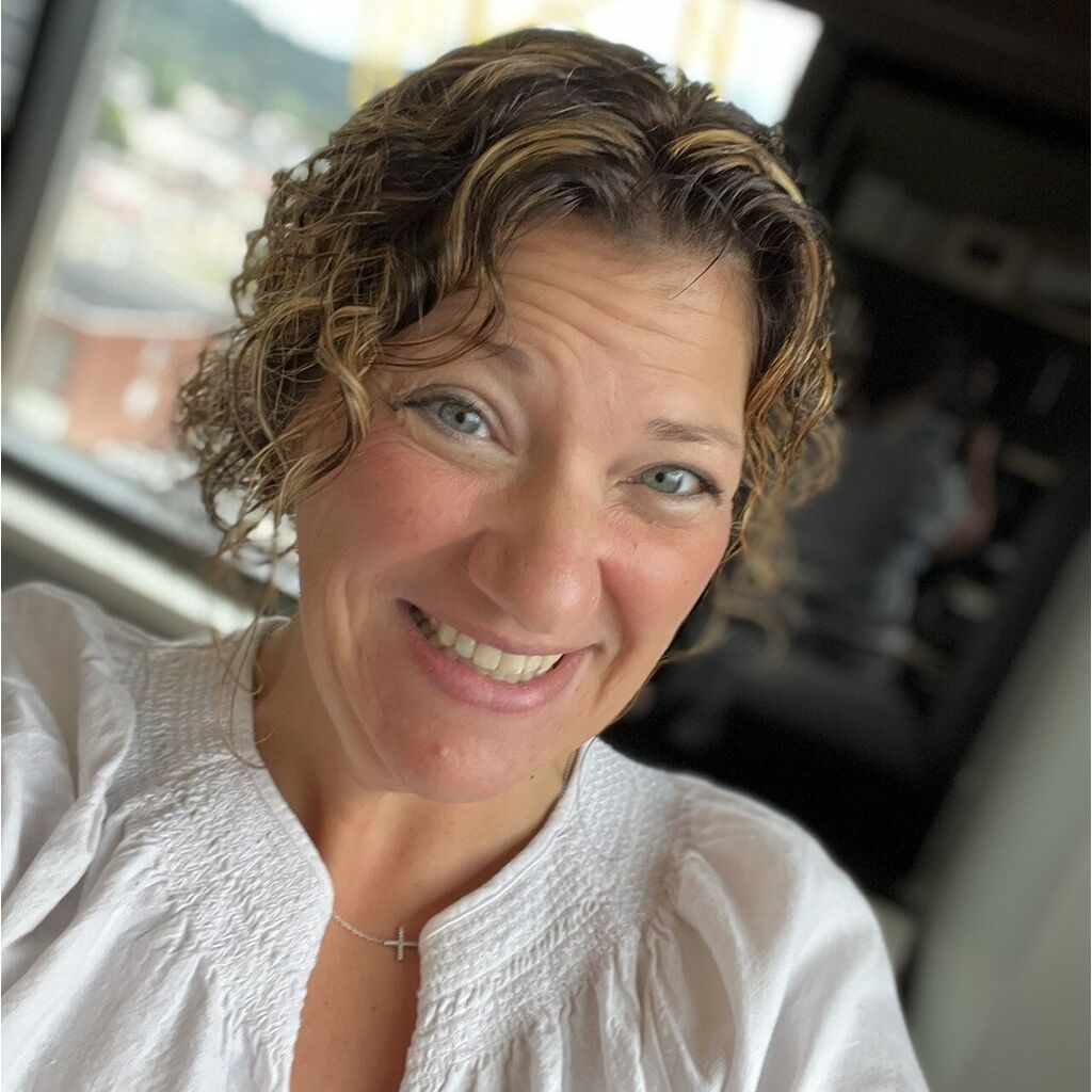 avatar for Lori-belle Slone