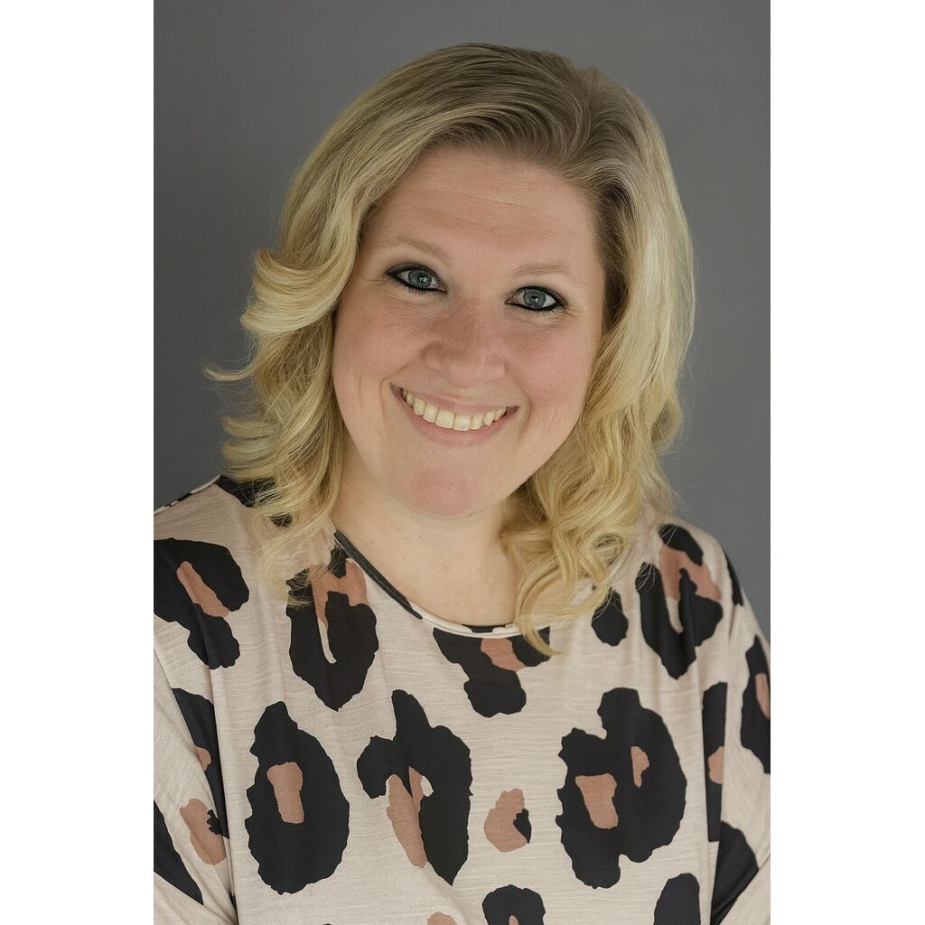 avatar for Lyndsey Laster