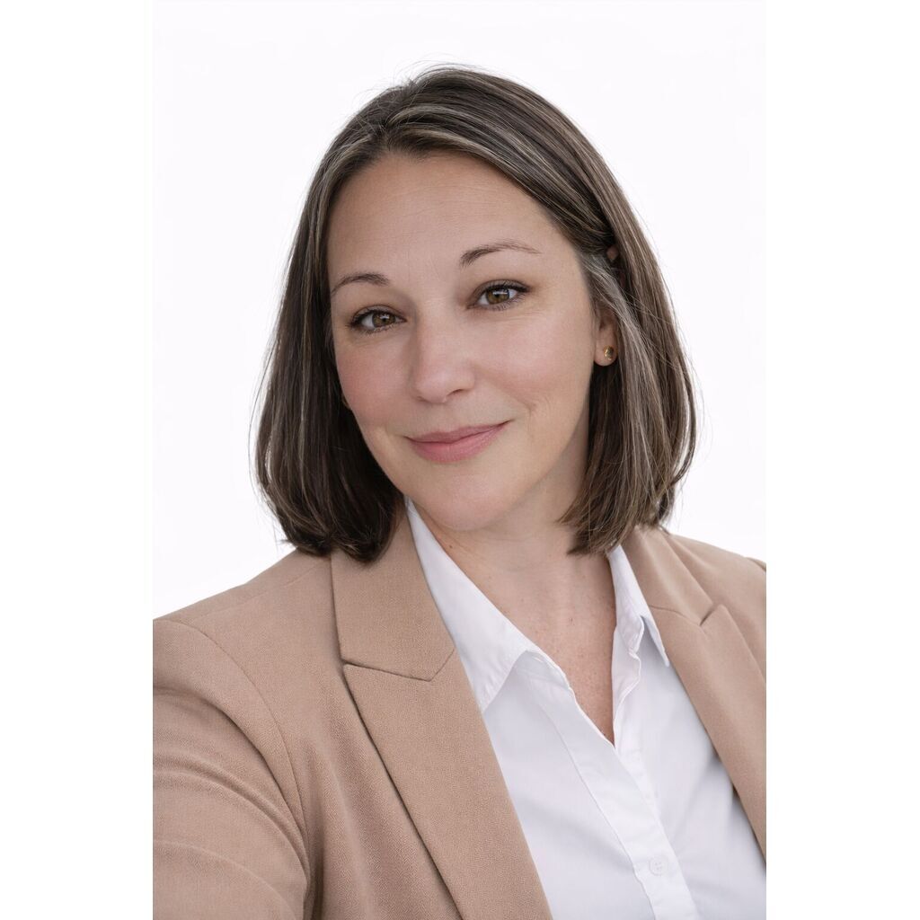 avatar for Lindsey Weeks