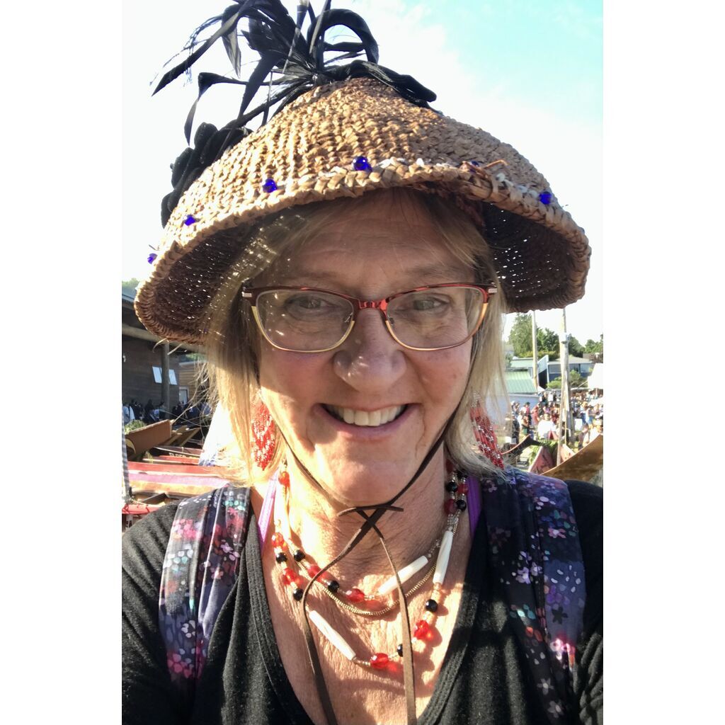 avatar for Leslie Lincoln