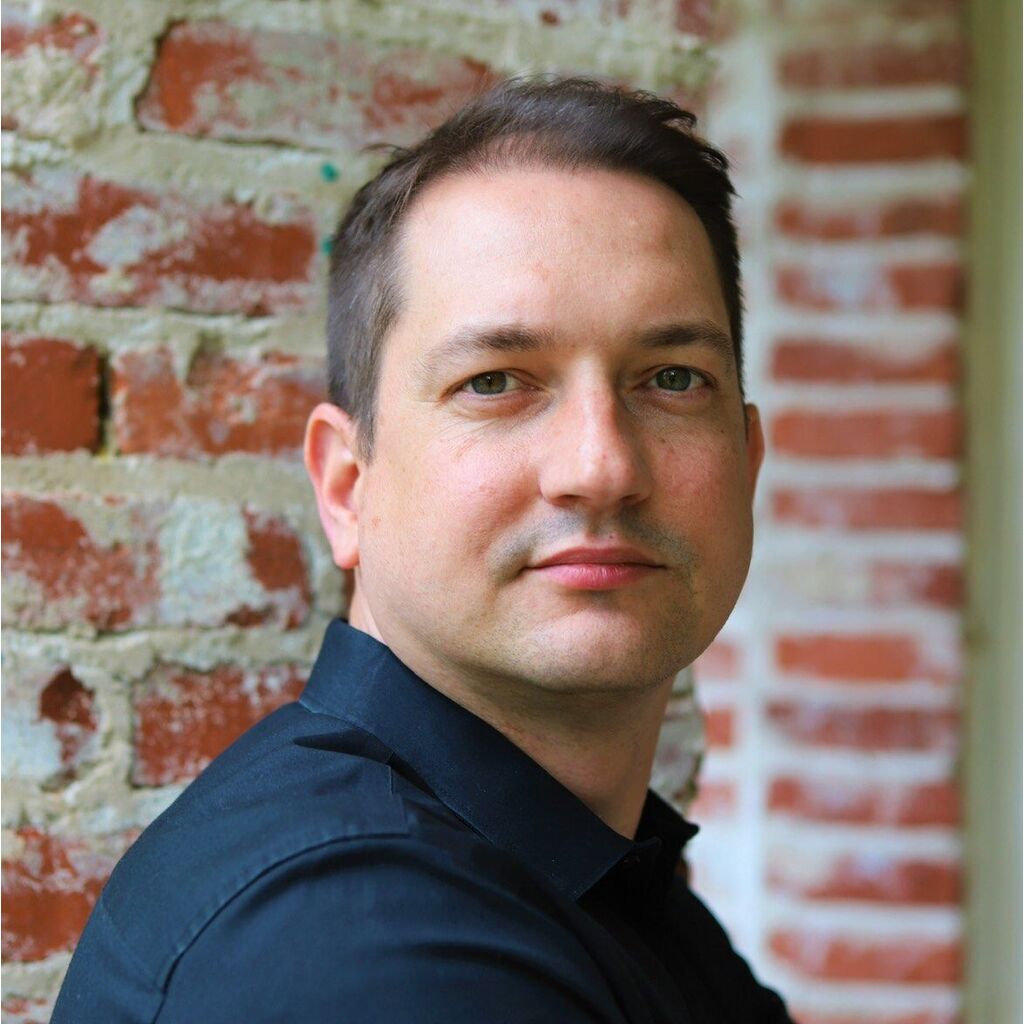 avatar for Dan Underwood