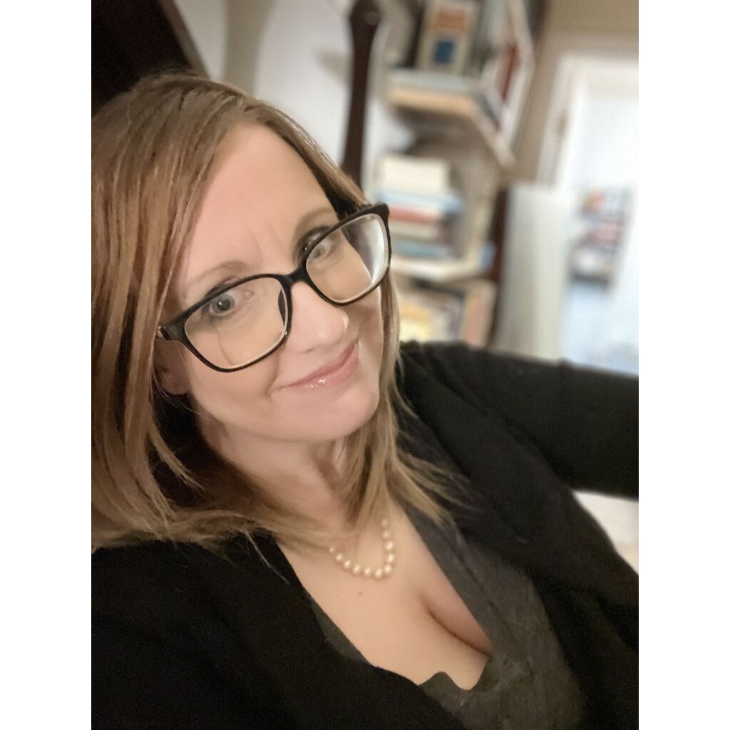 avatar for Elizabeth Broadbent