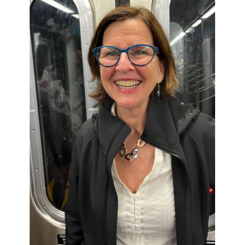 avatar for Roxanne Nieman