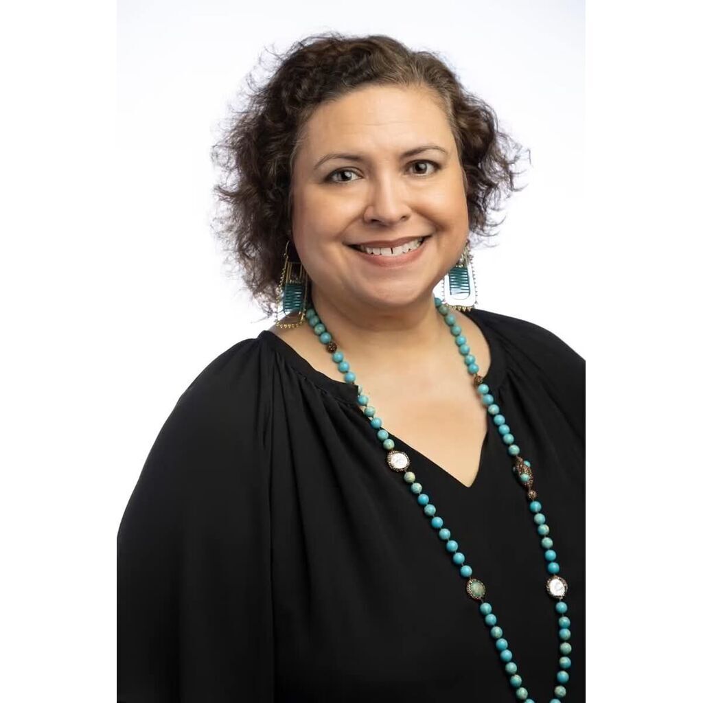 avatar for Loida Casares