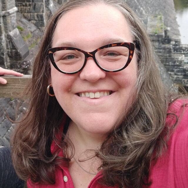 avatar for Sally Thorne